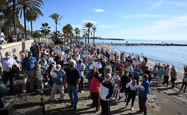 Almost 500 People Protest The Erosion Of Marbella And San Pedro's ...